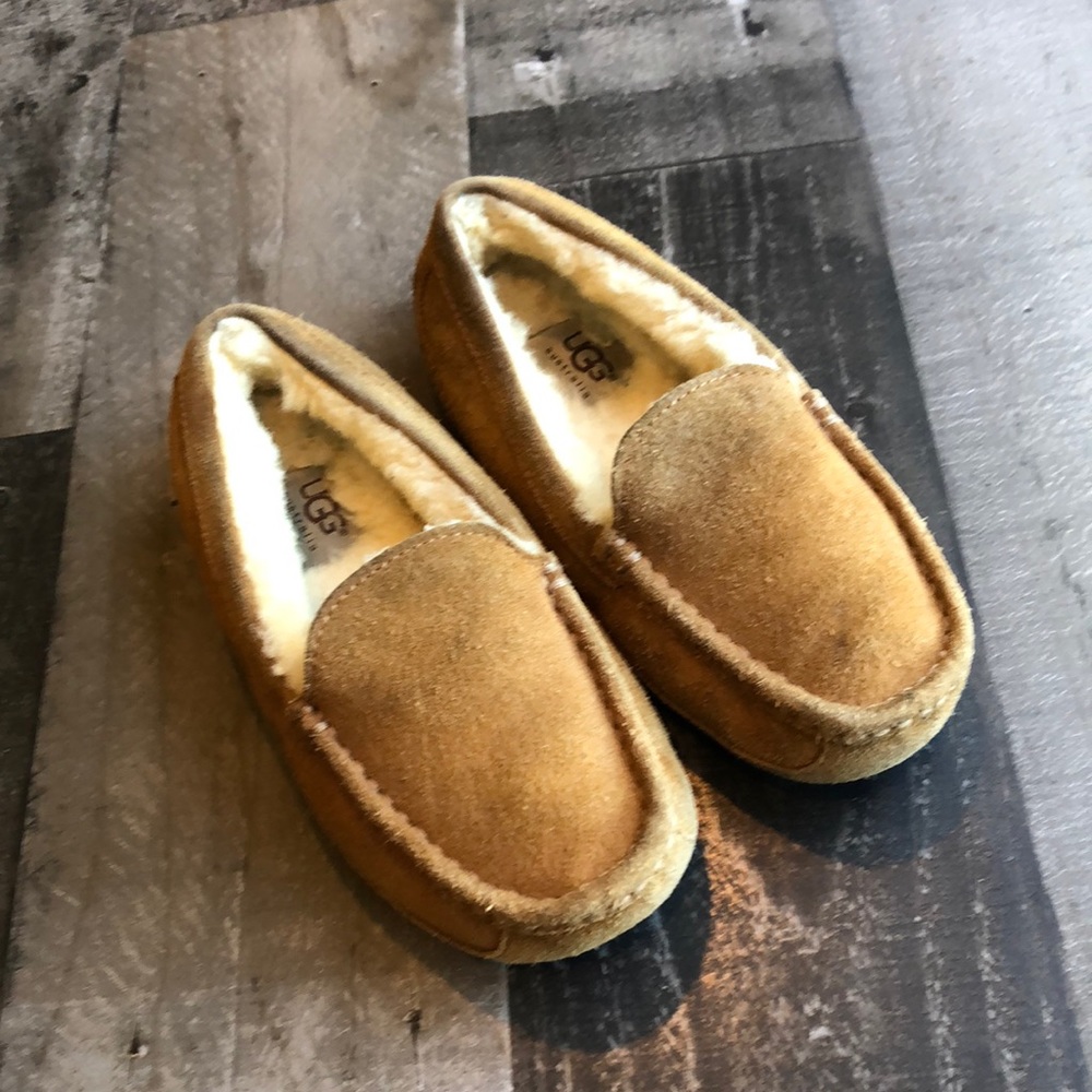 Children’s UGG Ascot slippers